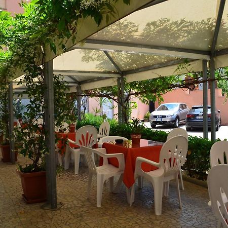 Hotel I Due Gabbiani Citr 9006 Marina dʼMarina dʼAndora Εξωτερικό φωτογραφία
