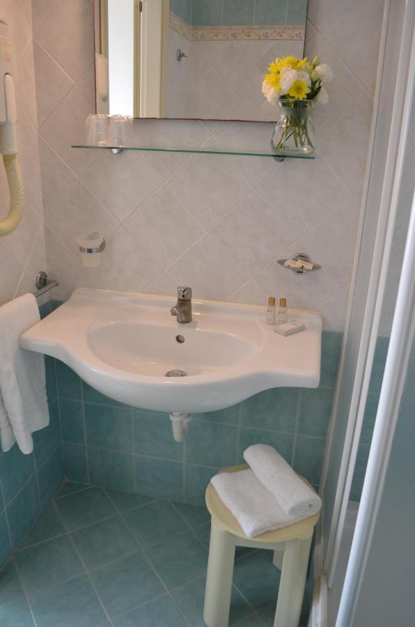 Hotel I Due Gabbiani Citr 9006 Marina dʼMarina dʼAndora Εξωτερικό φωτογραφία