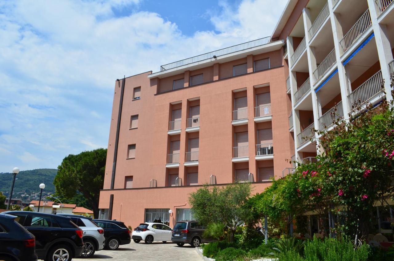 Hotel I Due Gabbiani Citr 9006 Marina dʼMarina dʼAndora Εξωτερικό φωτογραφία