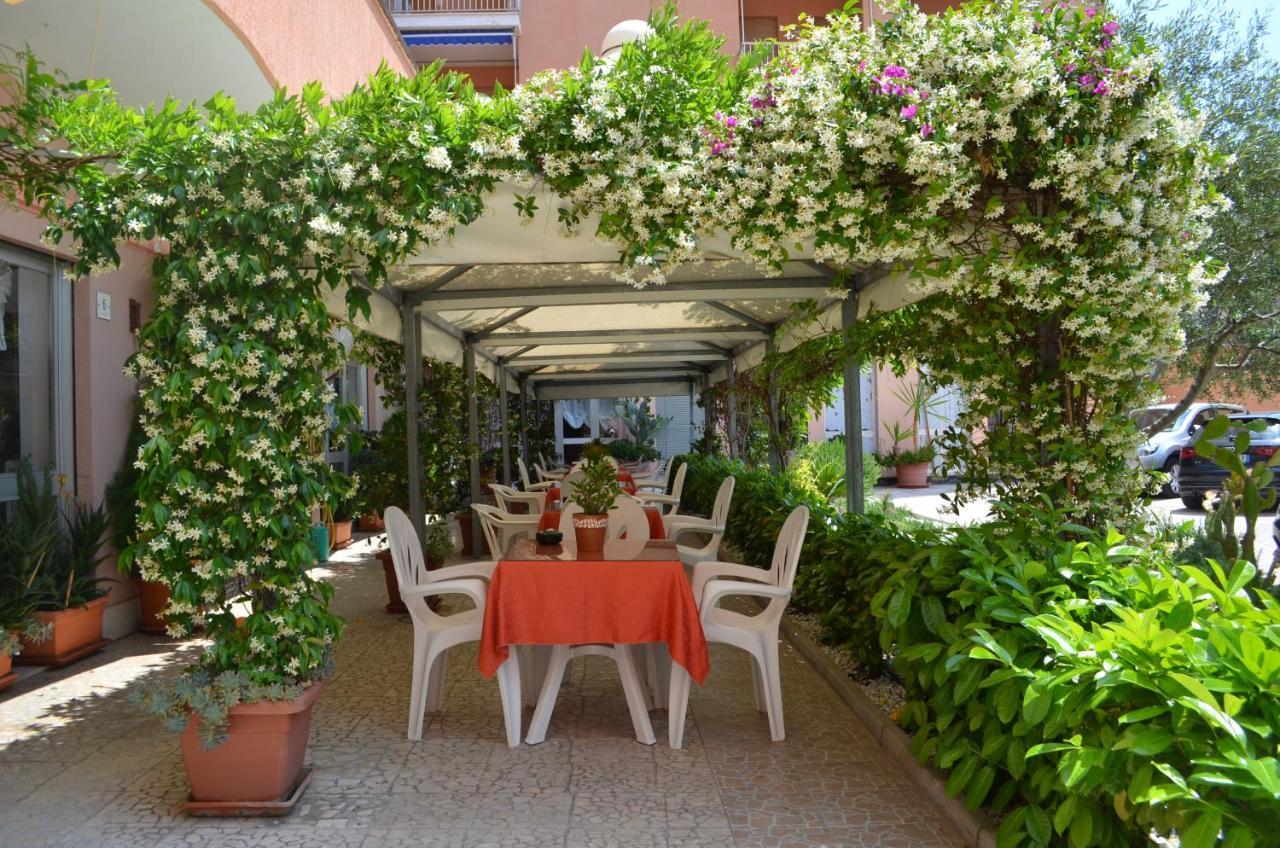 Hotel I Due Gabbiani Citr 9006 Marina dʼMarina dʼAndora Εξωτερικό φωτογραφία
