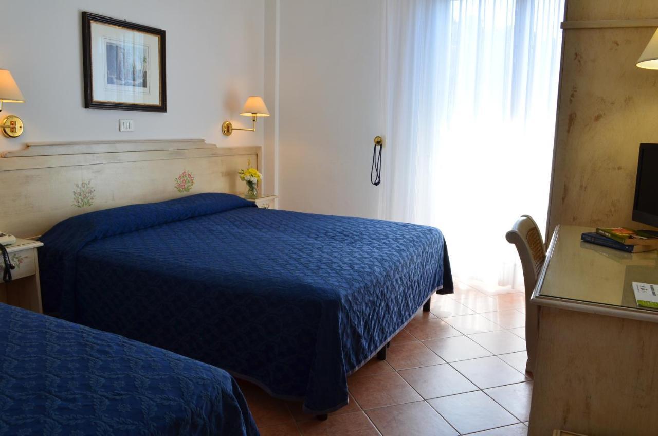 Hotel I Due Gabbiani Citr 9006 Marina dʼMarina dʼAndora Εξωτερικό φωτογραφία